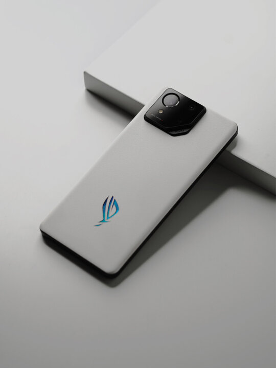 ROG Phone 8 In Use