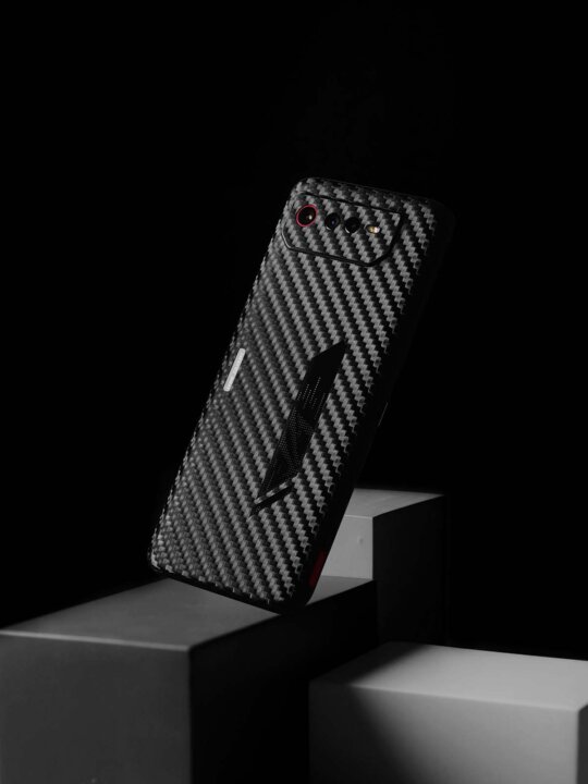 ROG Phone 6 In Use