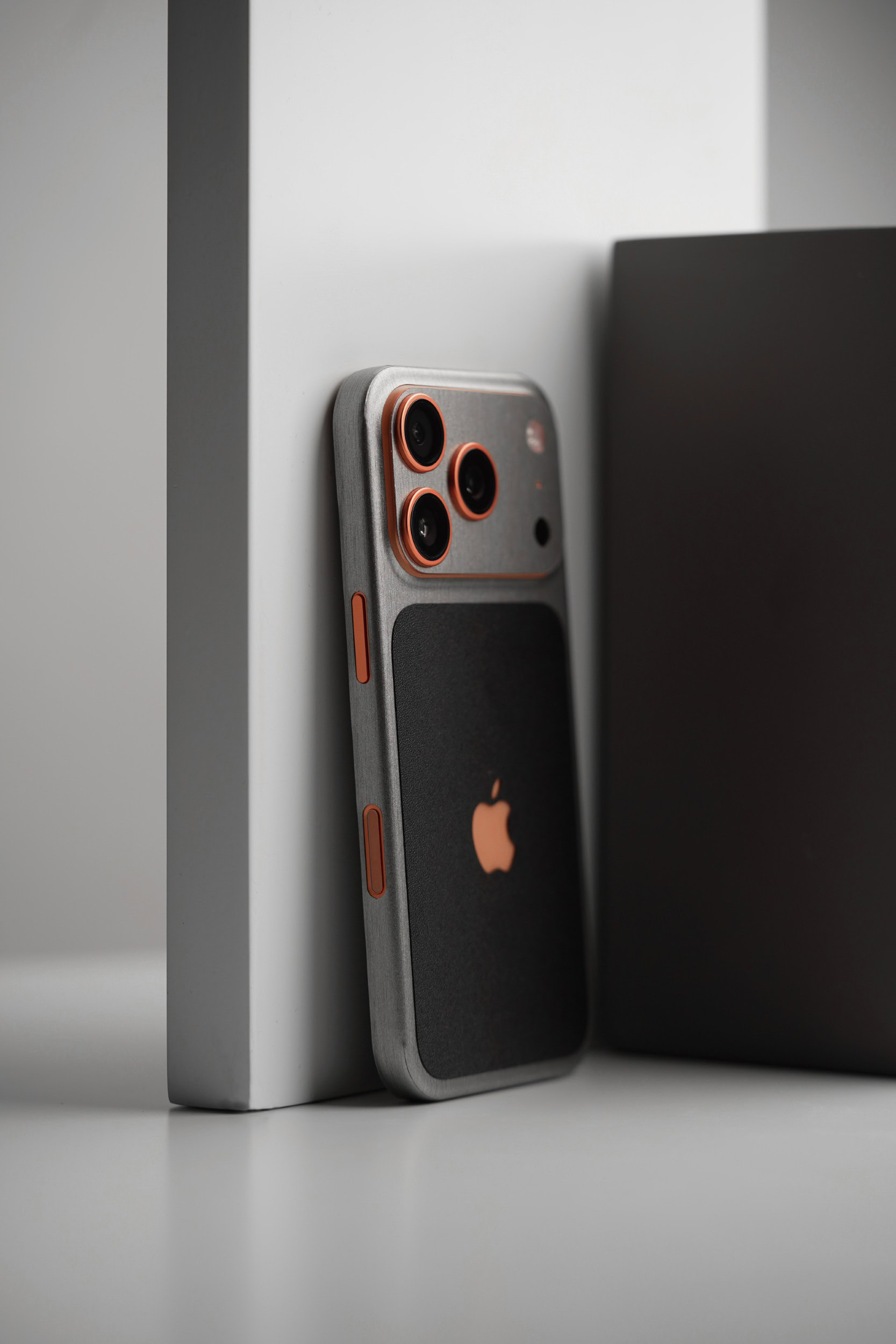 iPhone 17 Pro / Max - Titanium+ and Back Glass Kit gallery preview 2