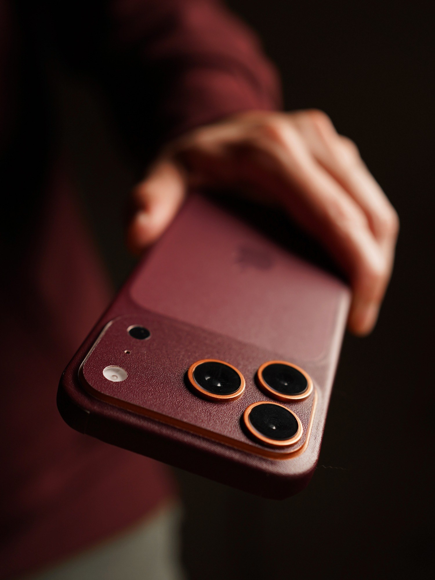 iPhone 18 Pro Burgundy precision skin